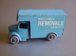 min17england-BedfordRemovalsVan-blue-metallwheels-20231201 (1).jpg